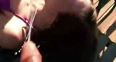 Mlada žena nasrnula seksi besplatni filmovi je ustima na kurac