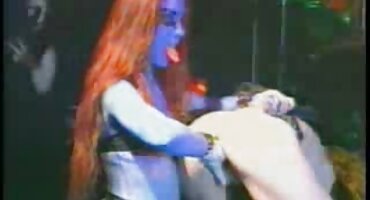 Grupa studenata u hostelu seksi pornić organizirala je intimne igre