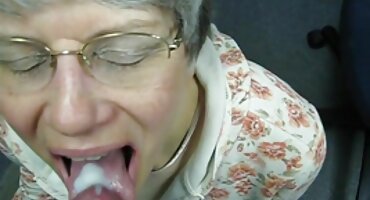 Nevjerojatna djevojka jebanje seksi pornić zajedno u hotelskoj sobi