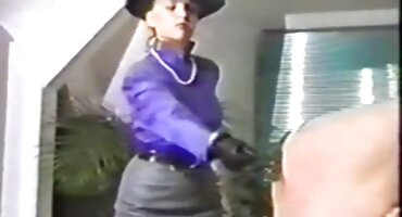 Optimističan momak fucks djevojku u javnim filmovi seks