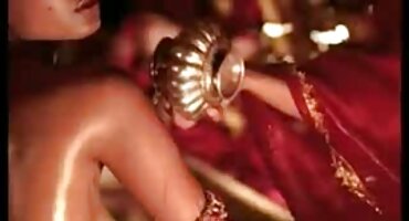 Mladi Tinejdžeri snimaju svoj seks na travi na video kameru besplatni seksi film