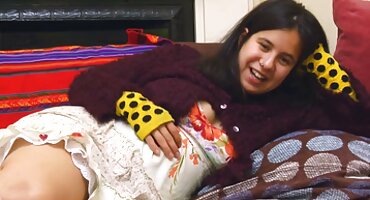 Atraktivna Chica masturbira najbolji sexi filmovi joj maca na originalan način