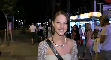 Muškarac se igra s sex filmovi porno bradavicama svoje djevojke i probija je na kurac