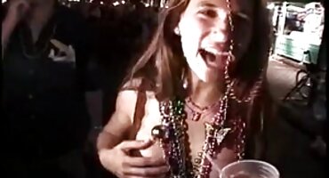 Slatka porno filmovi sortirani žena isisan prije seksa osobe