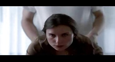 Maćeha seksi filmovi besplatno se sažalila nad posinkom, dopuštajući mu da oslobodi napetost jebanjem