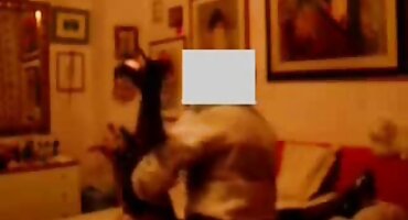 Dugodlaka crnka uhvaćen na ulici seks pornić u usta