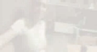 Kovrčava zauzeta masturbira porno filmovi lizanje picke s isključenim svjetlima