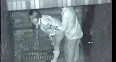 Očajna kućanica porno filmovi grupni seks uživa u seksu s dildo