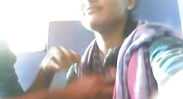 Iskusna slobodni pornići dama miluje maca prstima