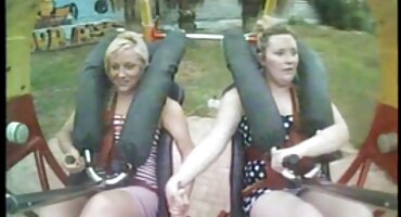 Duhovit Chica masturbira u seks i porno filmovi gumenim rukavicama sklizak kurac