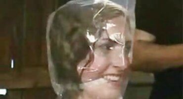 Došao je u posjet i besplatni seks film snimio seks sa svojom djevojkom na krevetu