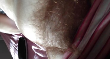 Stojeći u seksi filmovi 69 intimnom raspoloženju, pokazala je debelu guzicu