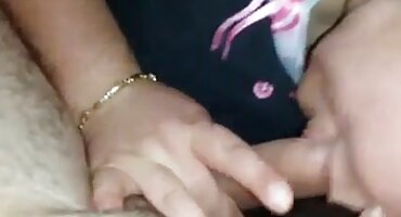 Maca porno film masaza na licu joj gladan čovjek