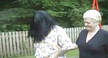 Supruga je spremna slobodni pornici zavesti muža u svlačionici i pohlepno dati