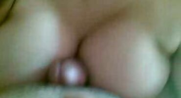 Oženjen pereca fucks ljubavnik porno filmovi grupnjaci na krevetu s paprom stoji