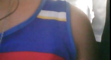 Nasmijana porno filmovi sortirani u kategorije kuja prste klitoris, sjedi na podu