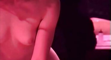 Djevojka sa svojim pornić seks dečkom jebu prije spavanja