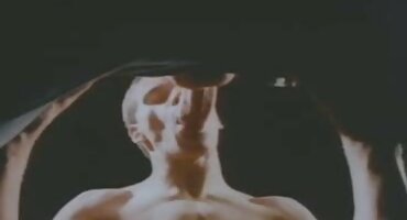 Zauvijek nezasitan domaćin fucks sluškinja u seksi pornić vrtu