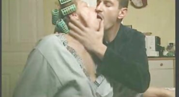 Djevojka voli na vrhu sjediti na penis besplatni seksi film dude