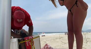 Na kauču seks i porno filmovi masturbira crnac dupe