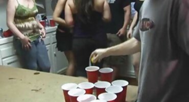 Pumped up Plejboj jebanje slobodni pornici s podmazan maser