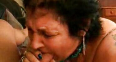 Vrući dečko umetnuo penis porno filmovi lizanje picke između sisa