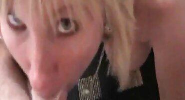 Naočale uzima u slobodni pornici usta natečen muški alat