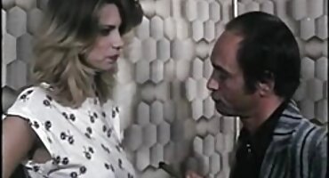 Bradati čovjek je tako spektakularno umetnuo romanticni porno filmovi ženu zbog penisa