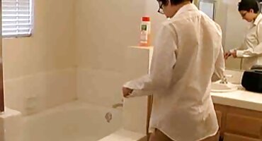 Djevojka masturbira ima porno film grupni sex piercing u dlakav maca