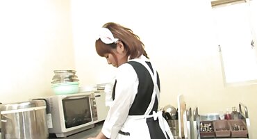 Momak u jakni zainteresirani Sise sex porno filmovi u krevetu