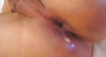 Preslatko prekrasna porno filmovi u prirodi razigrano milovati joj maca sa seks-igračkama, šireći joj noge