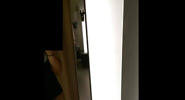 Rogonja gleda slobodni pornici seks djevojke i vidi svoju želju da se sperma