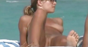 Pate od nimfomanije gura joj maca sa dildo vrući pornići