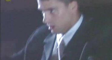 Nakon nezaustavljivog seksa, muškarac je zaprljao kapuljaču pornići zrele filledom