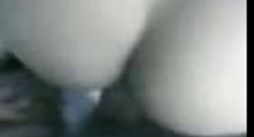 Prilijepio sam se za slobodni pornici zid i počeo se tuširati