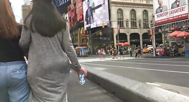 Vruća ljepotica stavila je dildo pornić seks u obrijanu maca i uživala u orgazmu