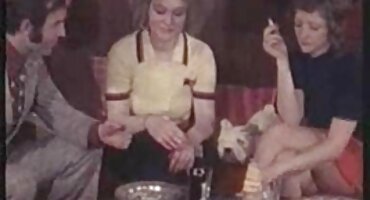 Djevojka sex porno filmovi pokazuje svoje vještine seksualno