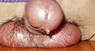 S stojećim penisom prišao je i jebeno besplatni seksi film crnokosu djevojku