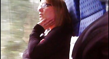 Mlada sijeda žena dopustila porno filmovi sortirani u kategorije je da dotakne kapuljaču