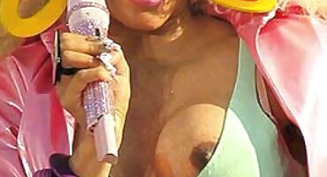 Vruće drugovi srpski seks filmovi zadirkivanje kurac s nogama