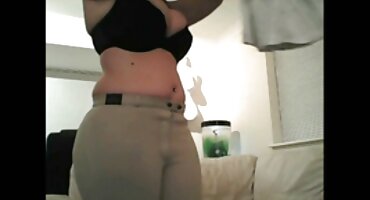 Slatka mlada kuja predala se susjedu ravno u seksi filmovi besplatni duši