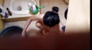 Tamnokosa drolja u čizmama slobodni pornici pleasuring krupan čovjek