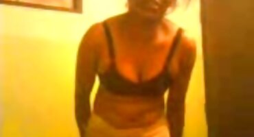 Preslatko i prsata London porno filmovi analni seks kovčeg pokazuje Pušenje tehnika