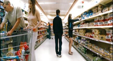 Strastveni pastuh stavio vrući pornići pseću stilu i jebeno drolja