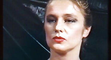 Ležeći na krevetu dork jebanje porno filmovi lizanje picke s plavuša čarape