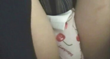 Prilično poduzetna djevojka pomiče sex uradci joj maca na penis