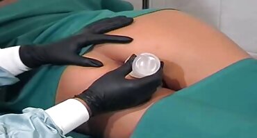 Momak je skinuo djevojku masturbacija na porno seks filmovi kauču