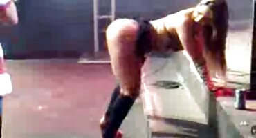 Nepravilna i brza supruga sjedi na porno filmovi sortirani njegovom penisu