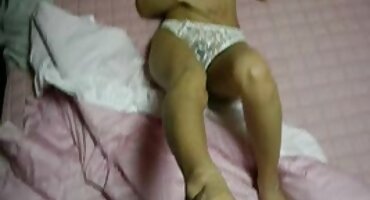 Prekrasna djevojka jahanje seljački pornići bucmaste Pink pijetao pukotine