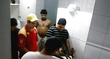 Maserka jebanje s muškarcem najbolji porno seks na kauču